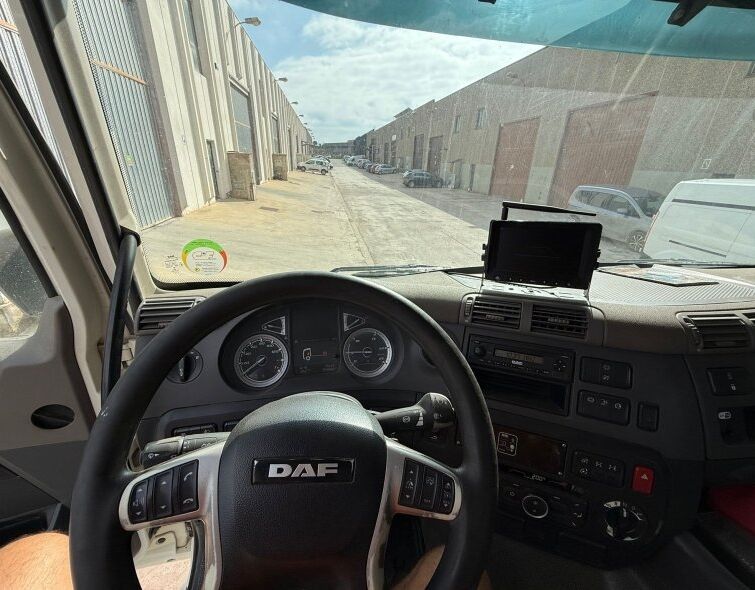 DAF CAMION À BENNE BASCULANTE CF430 8X4 ***TROIS CÔTÉS***