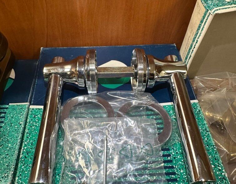 - LOTE DE MANILLAS PARA PUERTAS