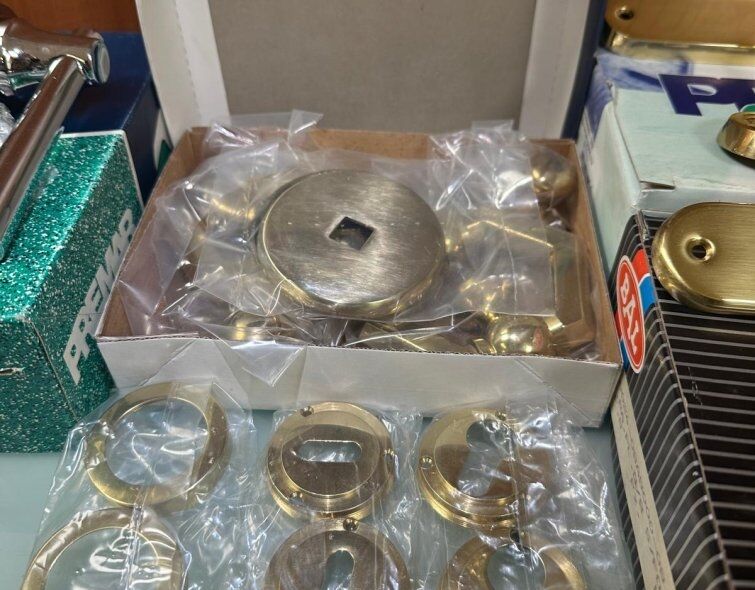 - LOTE DE MANILLAS PARA PUERTAS