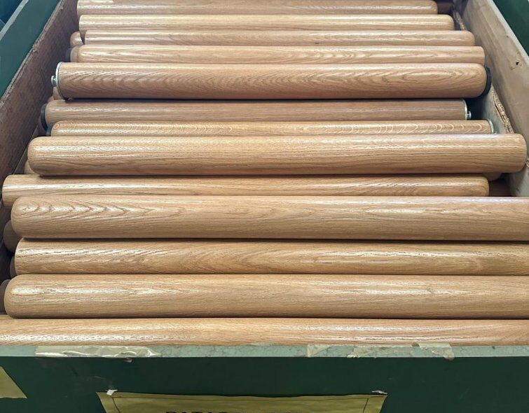 - LOTS OF WOODEN TABLE LEGS