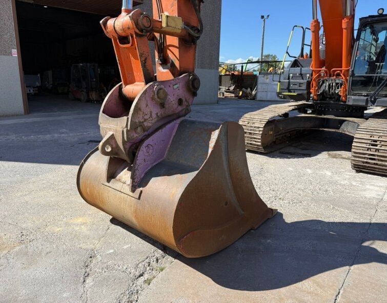 HITACHI ZX300 LC-7