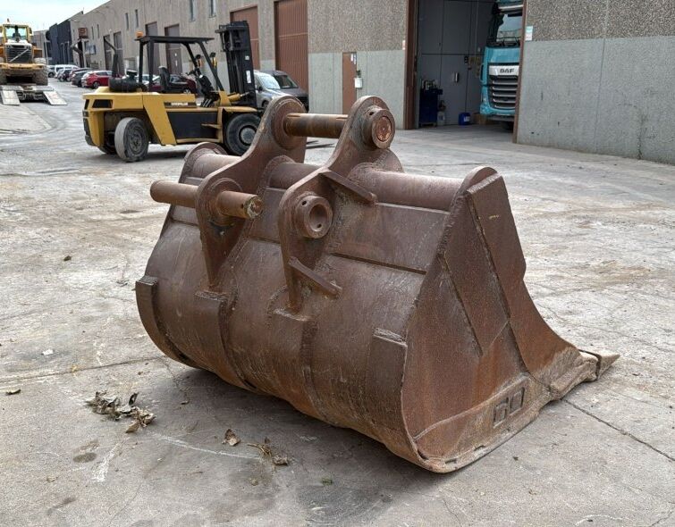 - EXCAVATOR BUCKET 35-50T