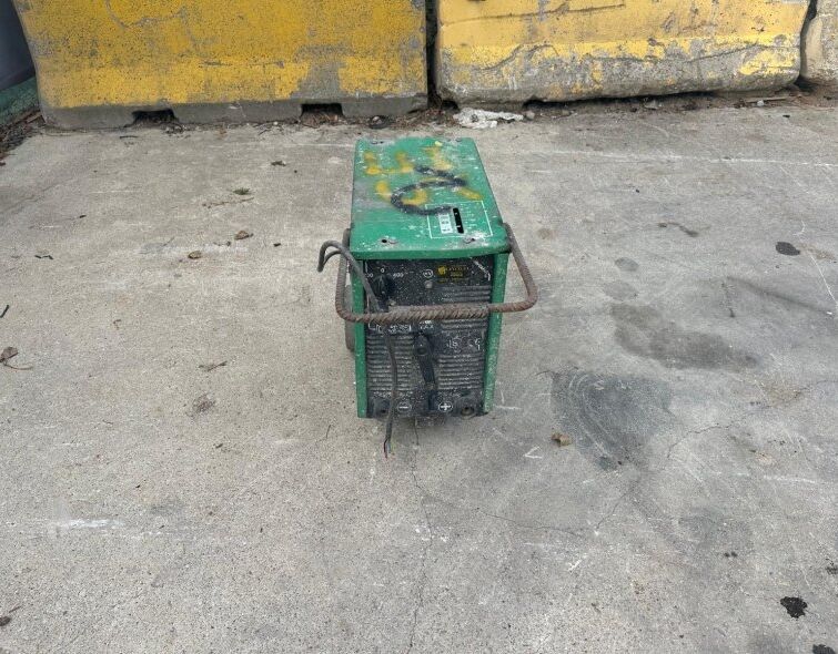 - WELDING MACHINE