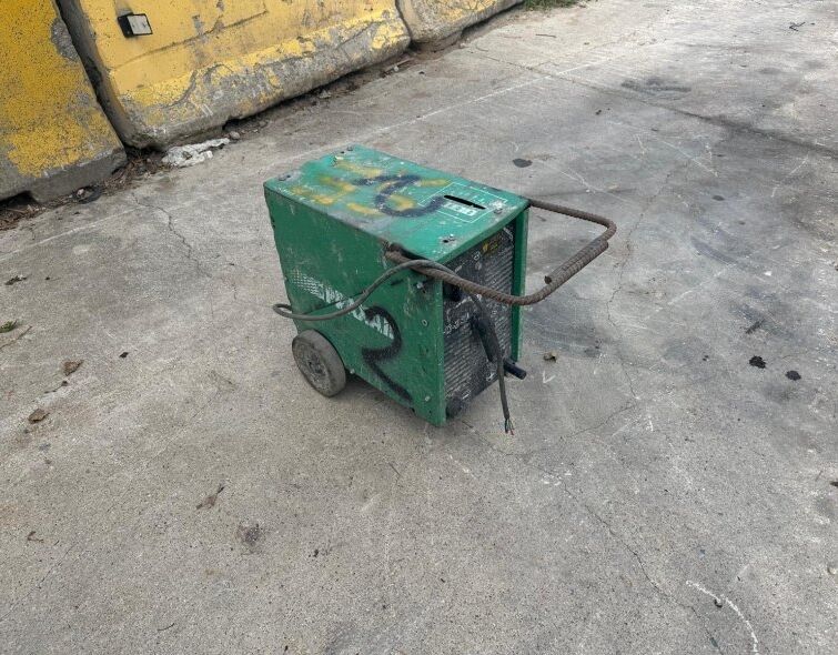 - WELDING MACHINE