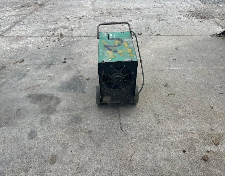 - WELDING MACHINE
