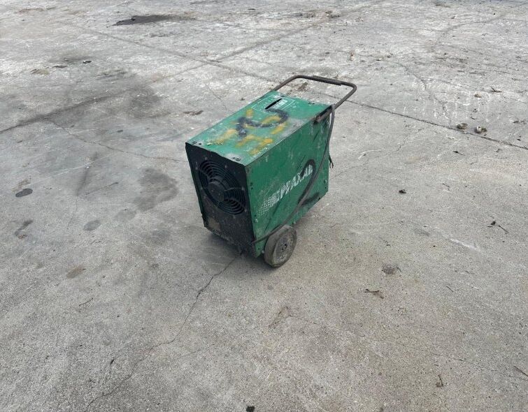 - WELDING MACHINE