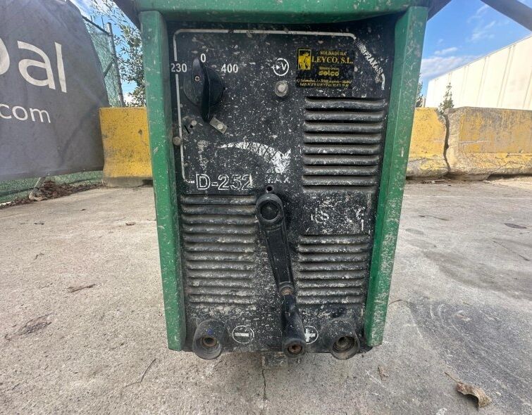 - WELDING MACHINE