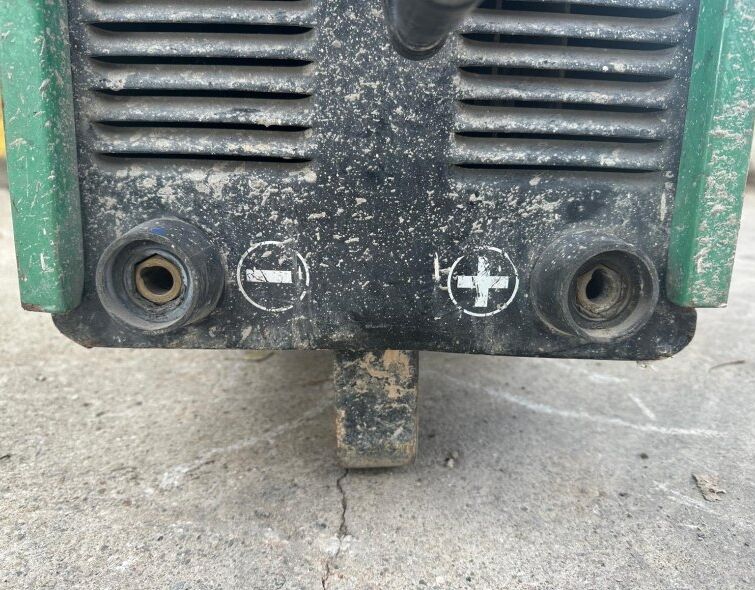 - WELDING MACHINE