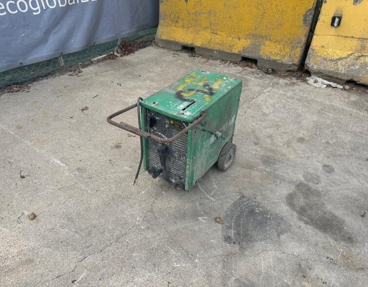 - WELDING MACHINE