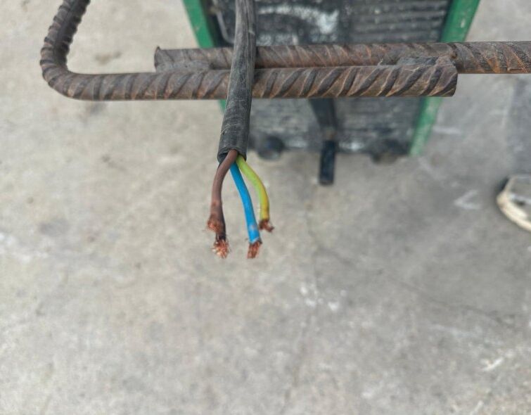 - WELDING MACHINE