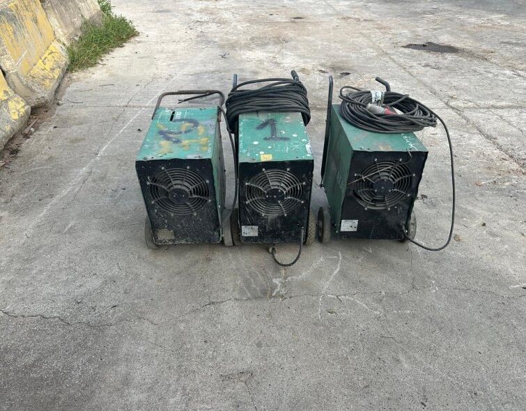 - WELDING MACHINE