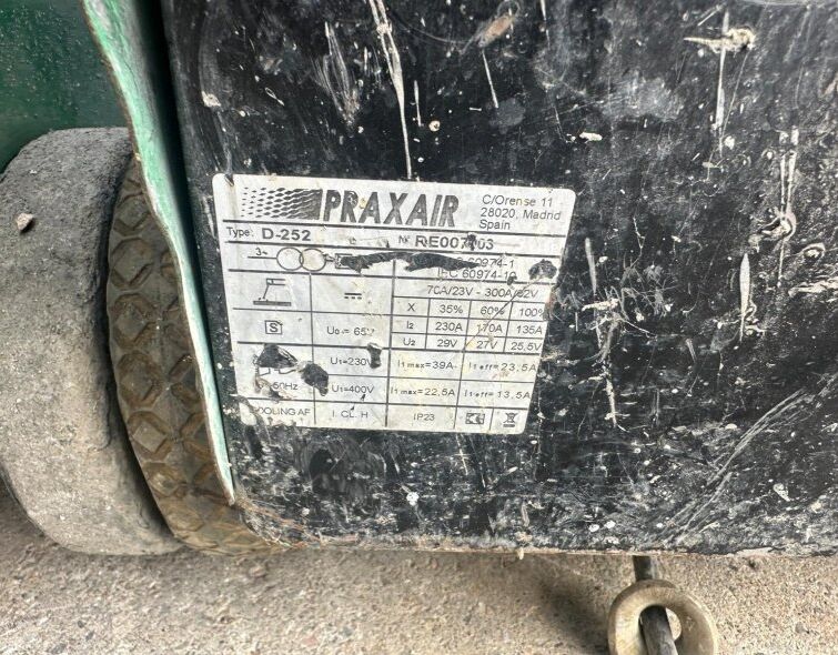 - WELDING MACHINE