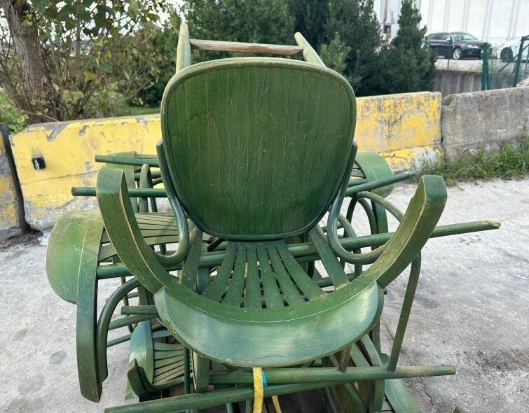 - LOT OF BAR STOOLS