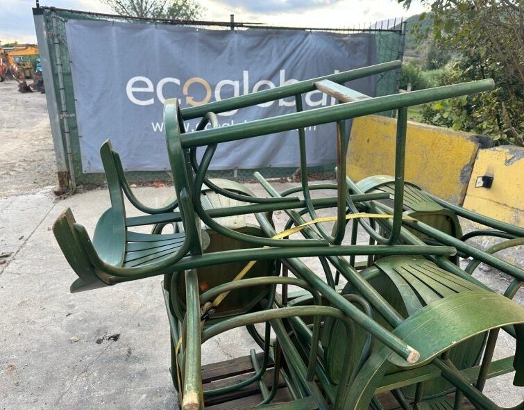 - LOT OF BAR STOOLS