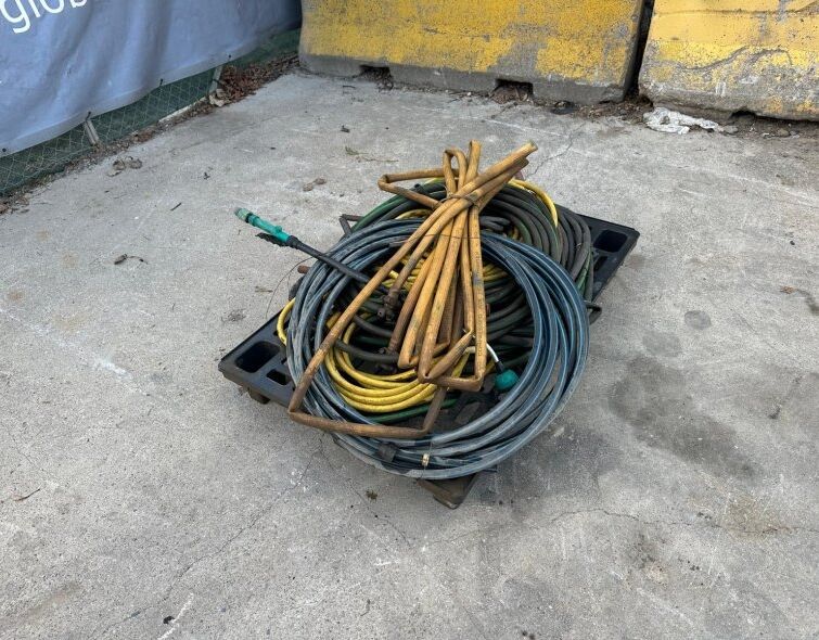 - LOT OF GARDEN HOSES