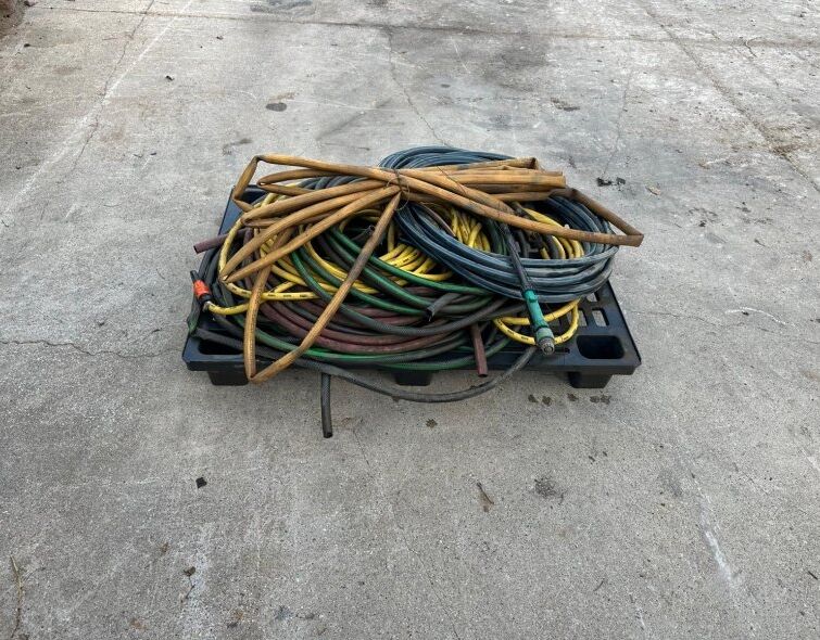 - LOT OF GARDEN HOSES