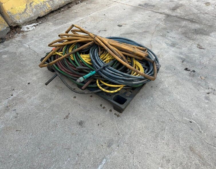 - LOT OF GARDEN HOSES