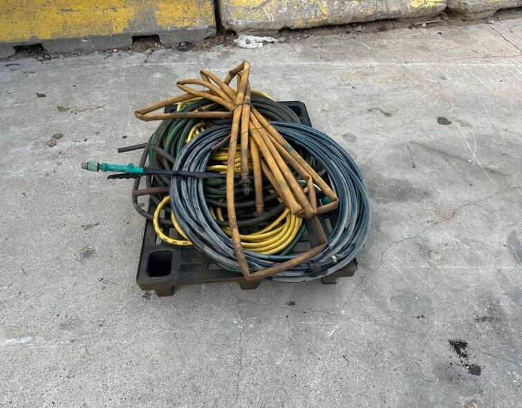 - LOT OF GARDEN HOSES