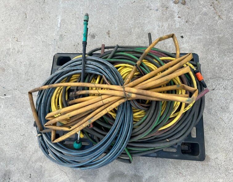 - LOT OF GARDEN HOSES