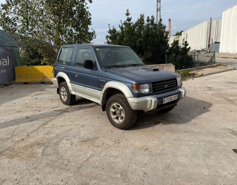 MITSUBISHI MONTERO