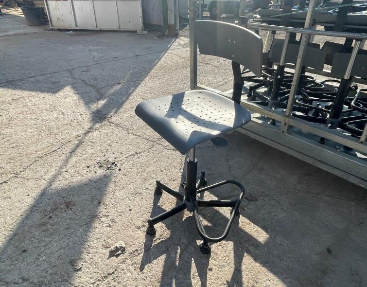 - LOT OF DESK STOOLS