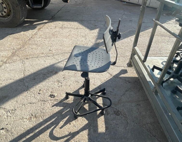 - LOT OF DESK STOOLS