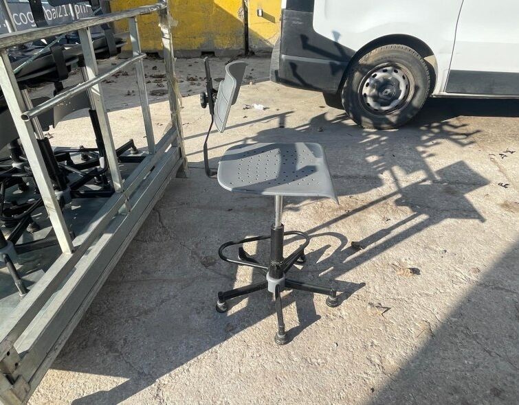 - LOT OF DESK STOOLS