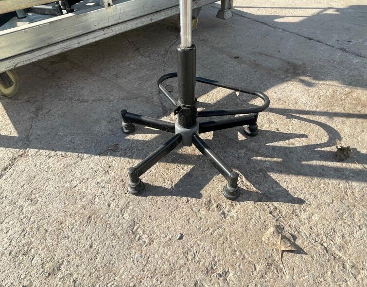 - LOT OF DESK STOOLS