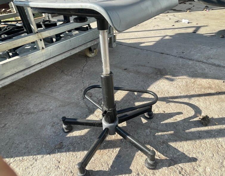 - LOT OF DESK STOOLS