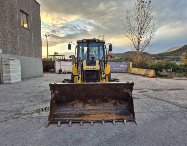 NEW HOLLAND LB110B TC