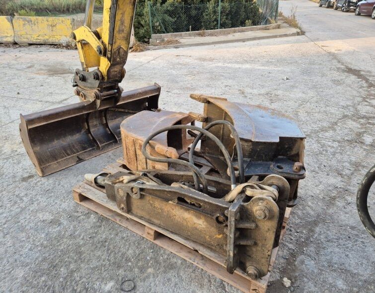 NEW HOLLAND LB110B TC