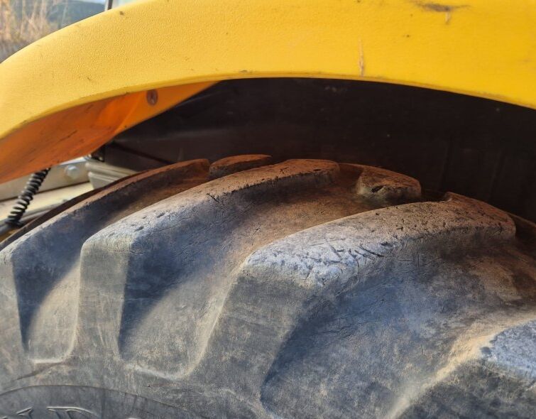 NEW HOLLAND LB110B TC