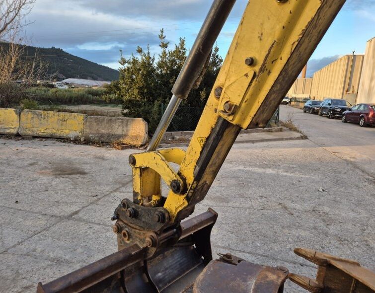 NEW HOLLAND LB110B TC