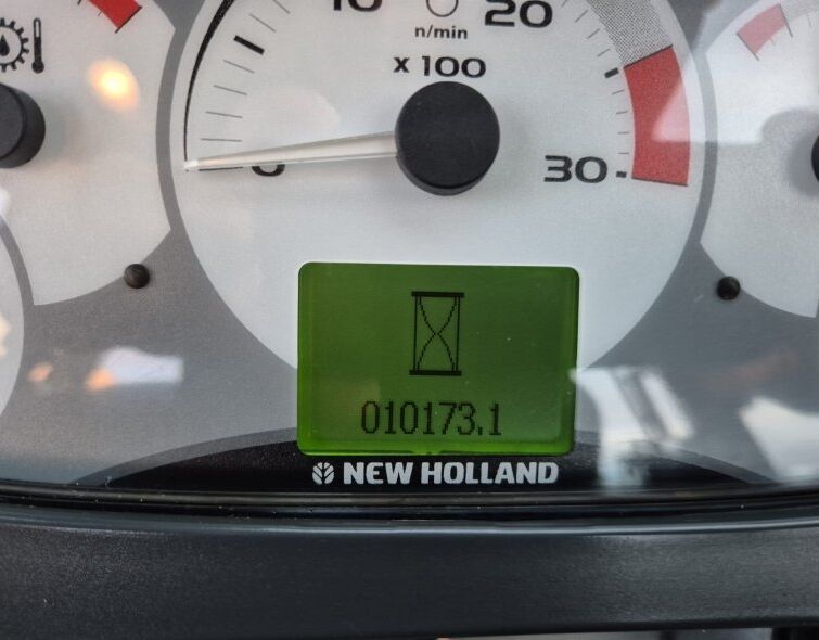 NEW HOLLAND LB110B TC