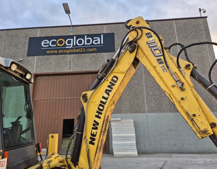 NEW HOLLAND LB110B TC