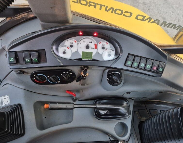 NEW HOLLAND LB110B TC