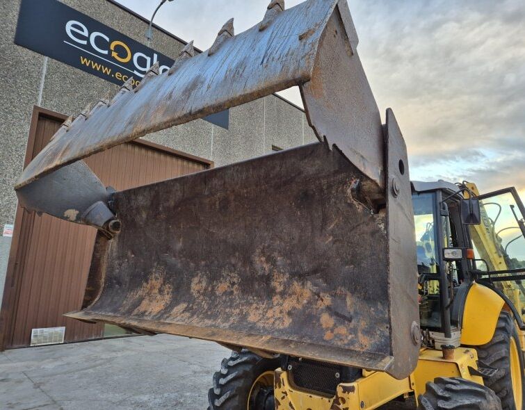 NEW HOLLAND LB110B TC