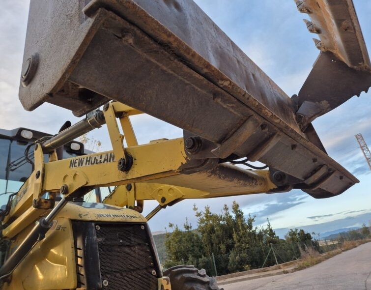 NEW HOLLAND LB110B TC