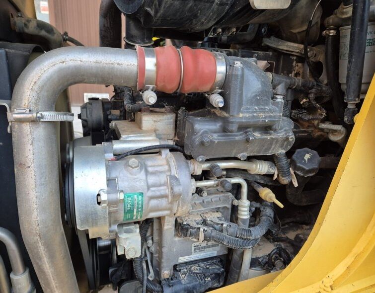 NEW HOLLAND LB110B TC