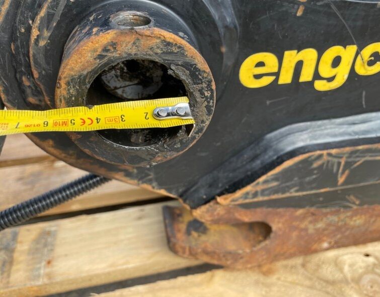 - ENGCON QS45 HYDRAULIC HITCH