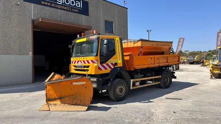 IVECO  TRAKKER 4X4 ***QUITANIEVES AMB SALER***