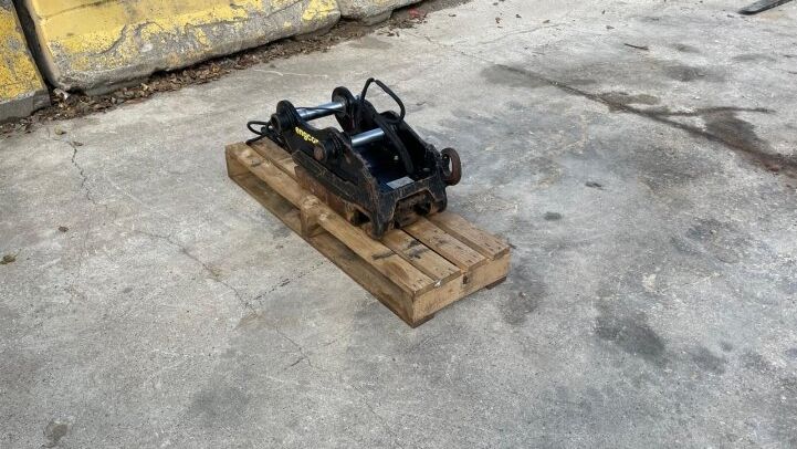 - ENGCON QS45 HYDRAULIC HITCH