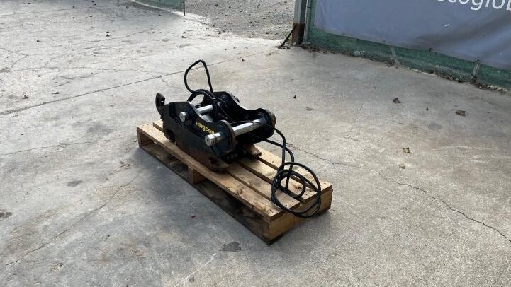 - ENGCON QS45 HYDRAULIC HITCH