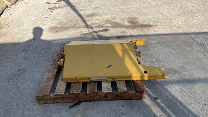 - HYDRAULIC TANK FOR MOTOR GRADER