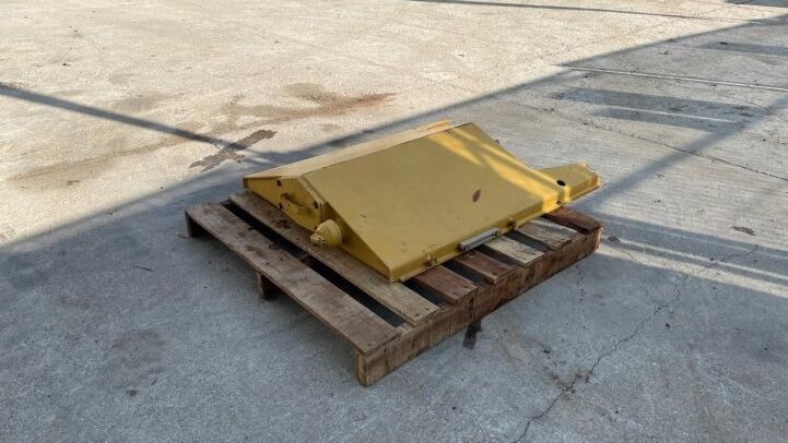 - HYDRAULIC TANK FOR MOTOR GRADER