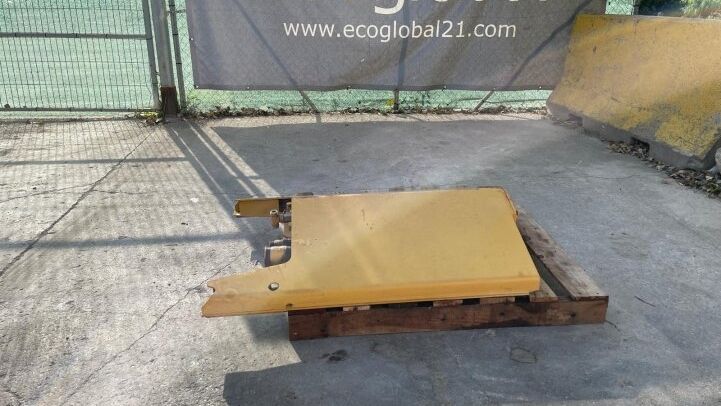 - HYDRAULIC TANK FOR MOTOR GRADER