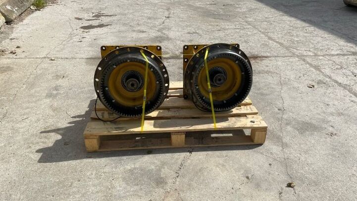 - CATERPILLAR FINAL DRIVE BOX