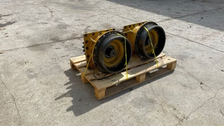 - CATERPILLAR FINAL DRIVE BOX