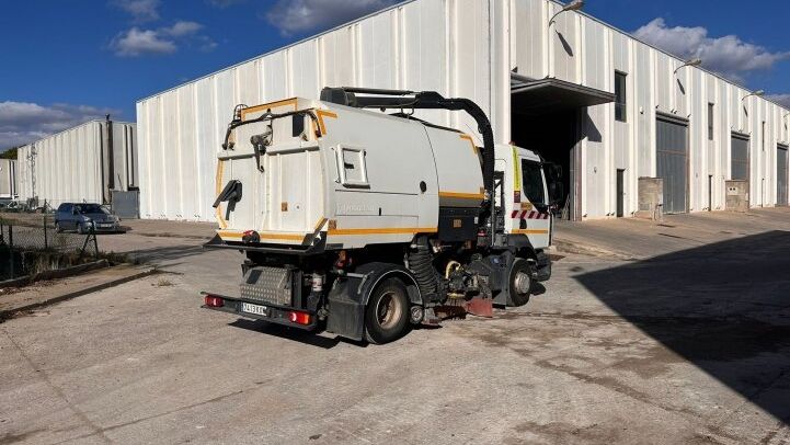 - BUCHER MAXPOWA V50 SWEEPER TRUCK