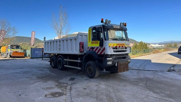 IVECO  TRAKKER 410 6x6 BENNEUSE